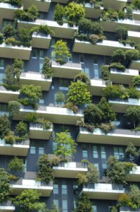 Groene balkons werken verkoelend en zijn goed voor de biodiversiteit